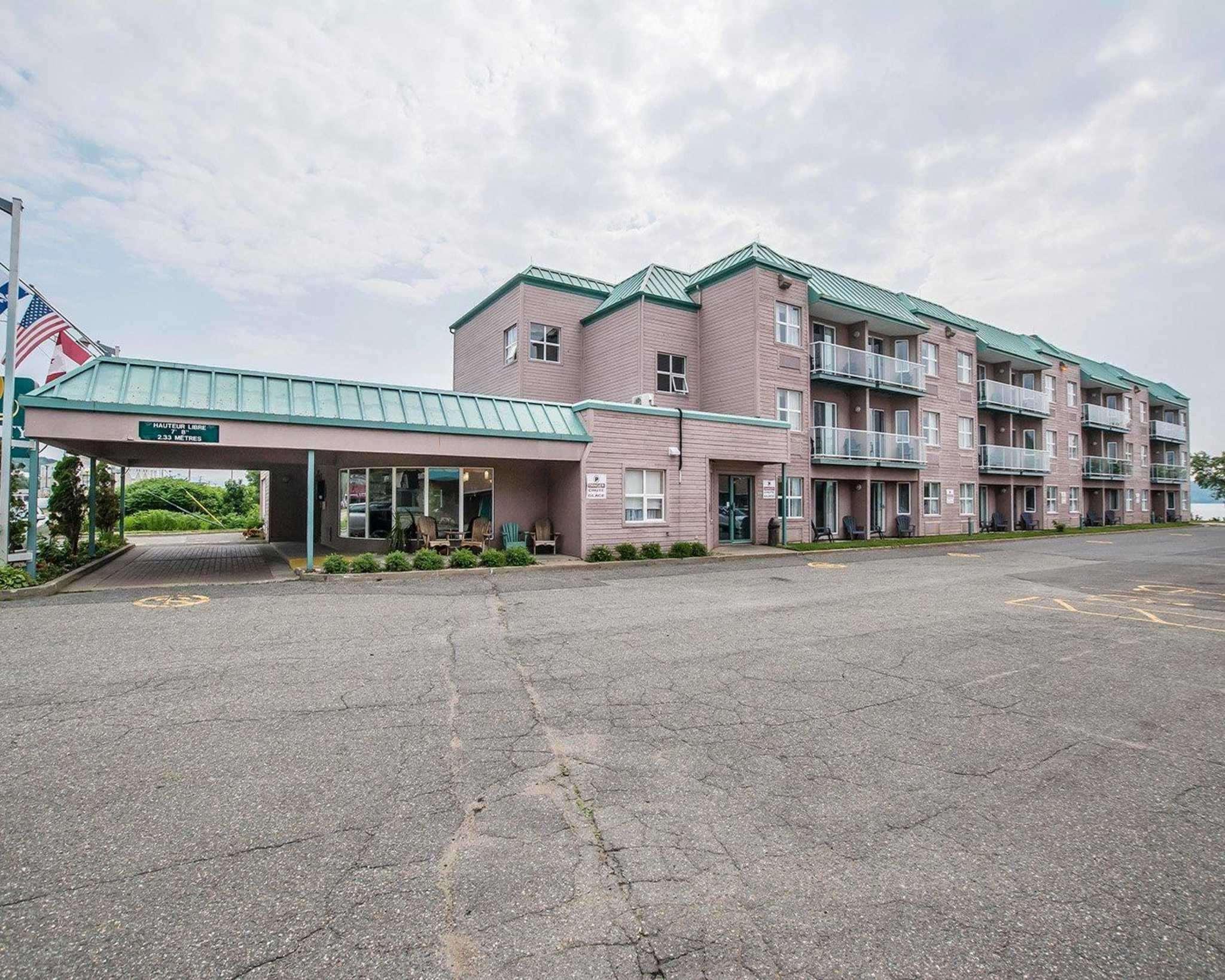 Quality Suites Sainte-Anne-de-Beaupré Εξωτερικό φωτογραφία